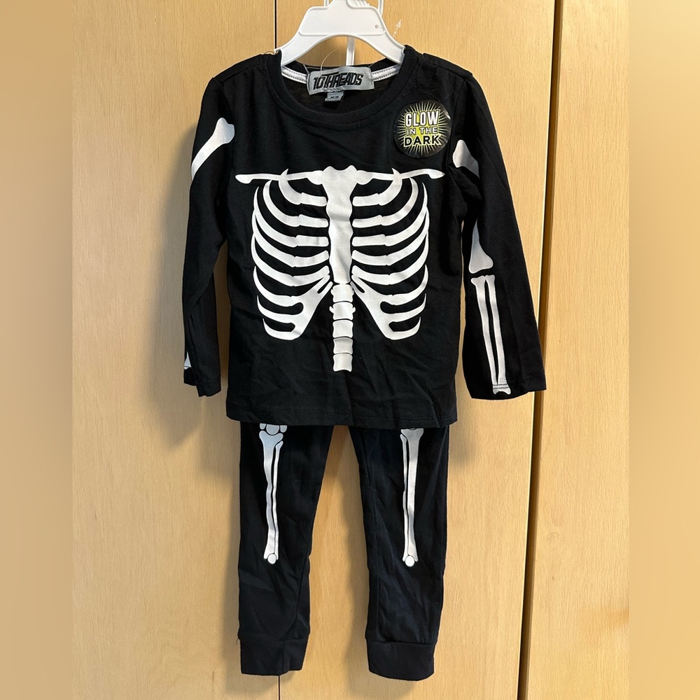 Halloween Skeleton outfit - NWT